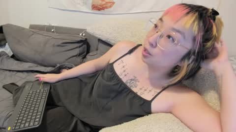 Snapshot of luxgray chatting on December 5, 10:12 pm LuxGray online show from December 5, 10:12 pm