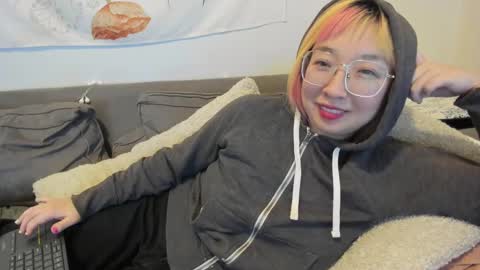 Snapshot of luxgray chatting on December 13, 1:04 am LuxGray online show from December 13, 1:04 am