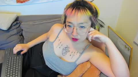 Snapshot of luxgray chatting on December 31, 2:51 am LuxGray online show from December 31, 2:51 am