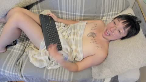 Snapshot of luxgray chatting on October 17, 12:01 am LuxGray online show from October 17, 12:01 am