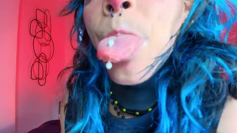 Snapshot of luxiel_ chatting on May 23, 10:03 pm Luxiel 3 online show from May 23, 10:03 pm