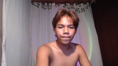 Snapshot of luxirfy_xx chatting on May 24, 7:19 pm luxirfy online show from May 24, 7:19 pm