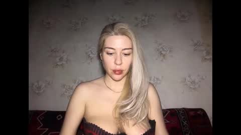 Snapshot of luxsonyastar chatting on May 1, 8:13 pm LuxSonyaStar online show from May 1, 8:13 pm