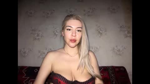 Snapshot of luxsonyastar chatting on May 5, 8:50 pm LuxSonyaStar online show from May 5, 8:50 pm