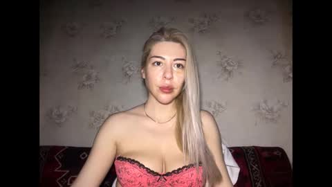 Snapshot of luxsonyastar chatting on May 19, 12:33 pm LuxSonyaStar online show from May 19, 12:33 pm