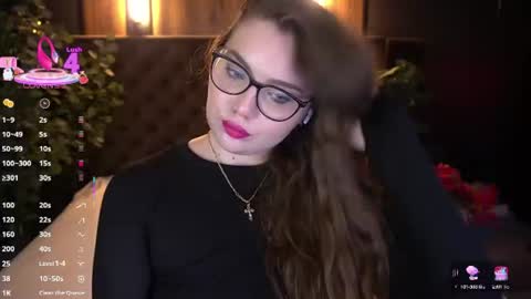 Snapshot of luxsopphia_ chatting on July 24, 6:00 am luxsopphia_ online show from July 24, 6:00 am