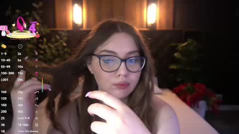 Snapshot of luxsopphia_ chatting on July 27, 5:36 am luxsopphia_ online show from July 27, 5:36 am