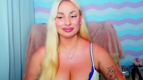 Snapshot of luxuriaaa chatting on July 8, 7:29 pm Luxuriaa online show from July 8, 7:29 pm