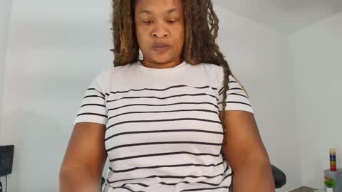 Snapshot of luxy_benet chatting on March 3, 6:41 am Big Benet online show from March 3, 6:41 am