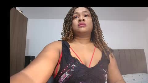 Snapshot of luxy_benet chatting on June 3, 10:18 am Big Benet online show from June 3, 10:18 am