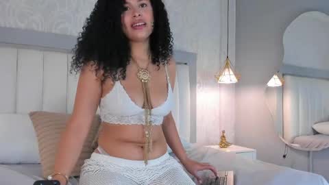 Snapshot of luxylux_ chatting on April 23, 12:56 am Luxy Lux online show from April 23, 12:56 am
