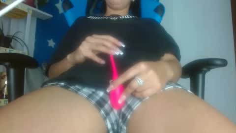 Snapshot of luzzy_cam chatting on April 21, 9:50 pm luzzy I hope your visit and that we manage to get very hot online show from April 21, 9:50 pm