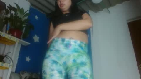 Snapshot of luzzy_cam chatting on April 22, 11:06 pm luzzy I hope your visit and that we manage to get very hot online show from April 22, 11:06 pm