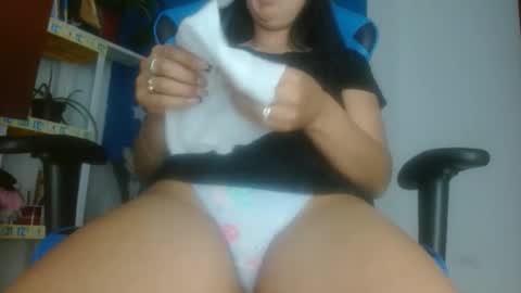 Snapshot of luzzy_cam chatting on May 7, 10:26 pm luzzy I hope your visit and that we manage to get very hot online show from May 7, 10:26 pm