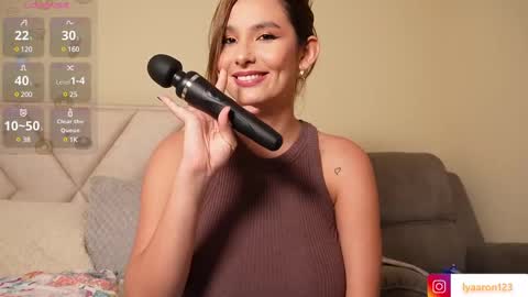 lya_aron_couple online show from February 18, 11:41 pm