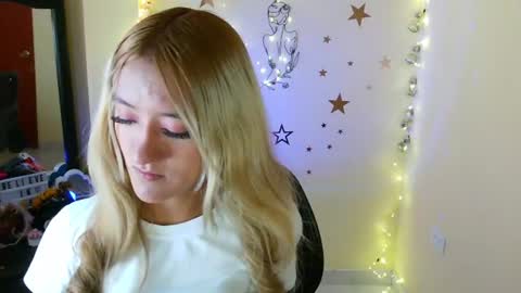 Snapshot of lya_ch chatting on August 2, 10:30 pm Call me Lia online show from August 2, 10:30 pm