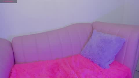 Snapshot of lya_dubois_ chatting on February 7, 10:24 pm LYA DUBOIS online show from February 7, 10:24 pm