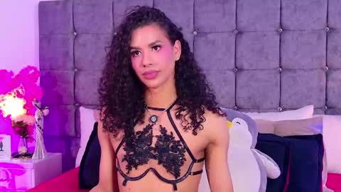 Snapshot of lyadumont chatting on May 6, 8:47 pm LYA online show from May 6, 8:47 pm