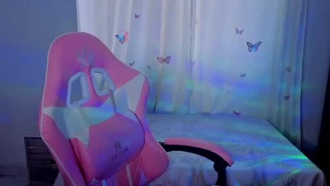 Snapshot of lyavalmont chatting on May 6, 8:58 pm lyavalmont online show from May 6, 8:58 pm