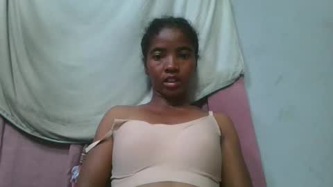 Snapshot of lydie856696 chatting on April 30, 7:09 pm lydie856696 online show from April 30, 7:09 pm