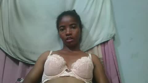 Snapshot of lydie856696 chatting on May 2, 2:55 pm lydie856696 online show from May 2, 2:55 pm