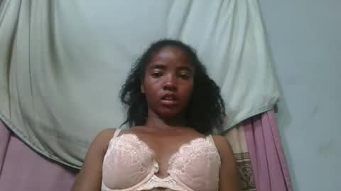 Snapshot of lydie856696 chatting on May 3, 3:01 am lydie856696 online show from May 3, 3:01 am