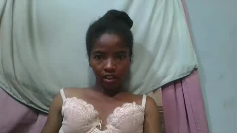 Snapshot of lydie856696 chatting on May 4, 3:30 pm lydie856696 online show from May 4, 3:30 pm