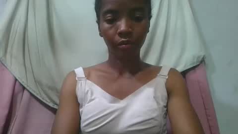 Snapshot of lydie856696 chatting on May 6, 6:46 pm lydie856696 online show from May 6, 6:46 pm