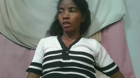 Snapshot of lydie856696 chatting on May 9, 7:19 pm lydie856696 online show from May 9, 7:19 pm