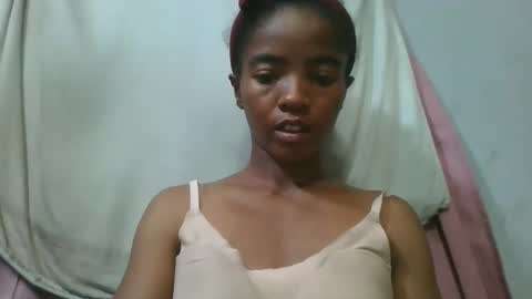 Snapshot of lydie856696 chatting on May 11, 4:04 pm lydie856696 online show from May 11, 4:04 pm
