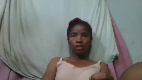Snapshot of lydie856696 chatting on May 12, 4:15 pm lydie856696 online show from May 12, 4:15 pm