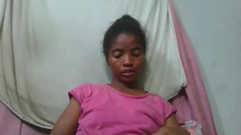 Snapshot of lydie856696 chatting on May 13, 6:49 pm lydie856696 online show from May 13, 6:49 pm