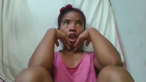 Snapshot of lydie856696 chatting on May 17, 2:13 pm lydie856696 online show from May 17, 2:13 pm