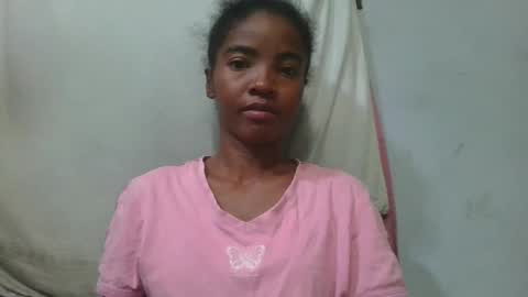 Snapshot of lydie856696 chatting on May 20, 6:47 pm lydie856696 online show from May 20, 6:47 pm
