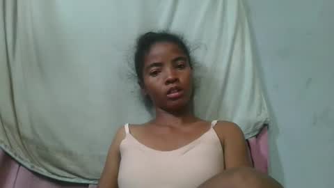 Snapshot of lydie856696 chatting on May 21, 6:53 am lydie856696 online show from May 21, 6:53 am