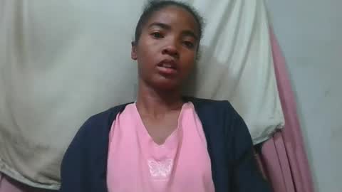 Snapshot of lydie856696 chatting on May 23, 2:28 am lydie856696 online show from May 23, 2:28 am