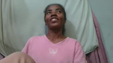 Snapshot of lydie856696 chatting on May 24, 3:06 pm lydie856696 online show from May 24, 3:06 pm
