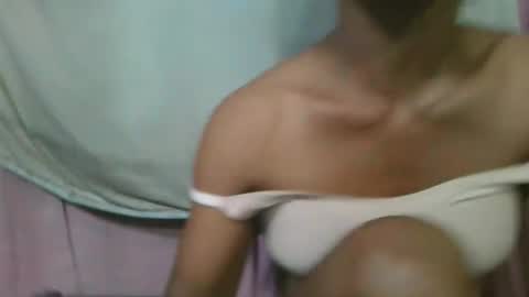 Snapshot of lydie856696 chatting on May 25, 4:13 pm lydie856696 online show from May 25, 4:13 pm