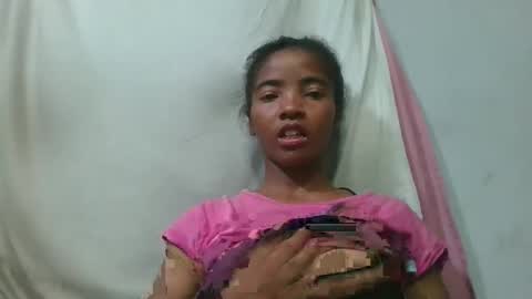 Snapshot of lydie856696 chatting on May 28, 2:47 pm lydie856696 online show from May 28, 2:47 pm