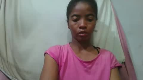 Snapshot of lydie856696 chatting on May 29, 2:53 am lydie856696 online show from May 29, 2:53 am