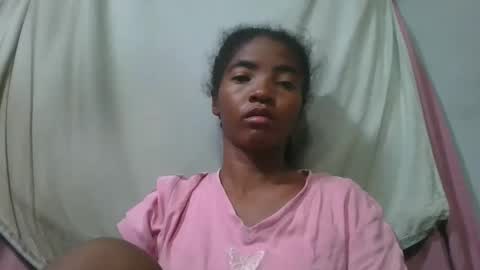Snapshot of lydie856696 chatting on June 1, 7:04 pm lydie856696 online show from June 1, 7:04 pm
