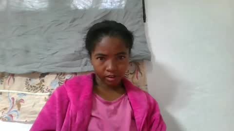 Snapshot of lydie856696 chatting on July 24, 3:48 am lydie856696 online show from July 24, 3:48 am