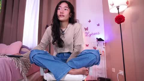 Snapshot of lyhana_lee chatting on May 22, 3:28 pm Lyhana Lee online show from May 22, 3:28 pm