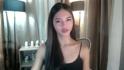 Snapshot of lykaloops chatting on April 19, 12:59 pm LYKA LOOPS online show from April 19, 12:59 pm