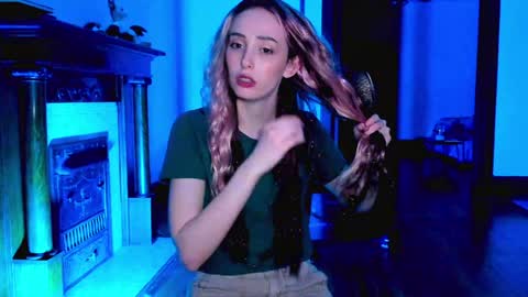 Snapshot of lylacdoll chatting on December 16, 12:59 am LylacDoll online show from December 16, 12:59 am