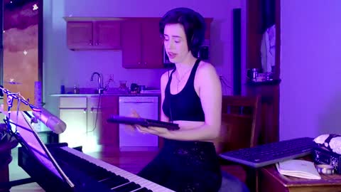 Snapshot of lylacdoll chatting on December 19, 1:18 am LylacDoll online show from December 19, 1:18 am