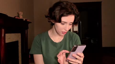 Snapshot of lylacdoll chatting on December 30, 12:43 am LylacDoll online show from December 30, 12:43 am