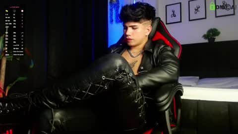 Snapshot of lylebennett_ chatting on May 11, 11:16 am Lyle Bennett Freelance Model online show from May 11, 11:16 am