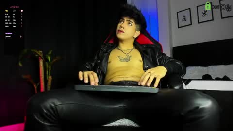 Snapshot of lylebennett_ chatting on May 31, 12:23 pm Lyle Bennett Freelance Model online show from May 31, 12:23 pm