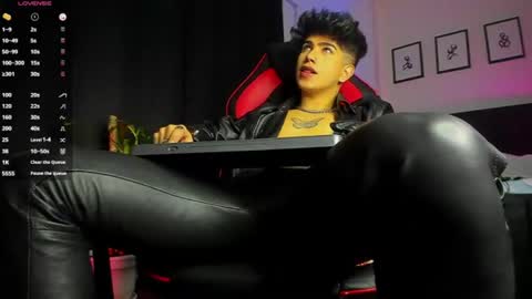 Lyle Bennett Freelance Model online show from July 17, 3:39 pm